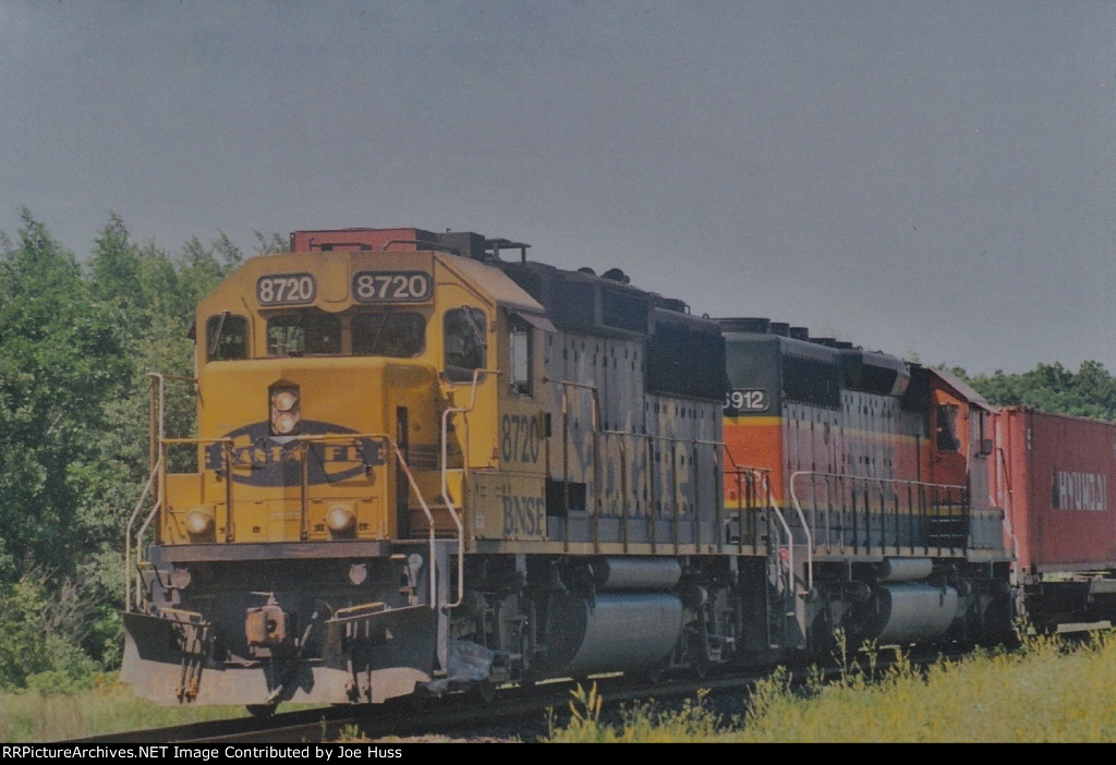 BNSF 8720 East